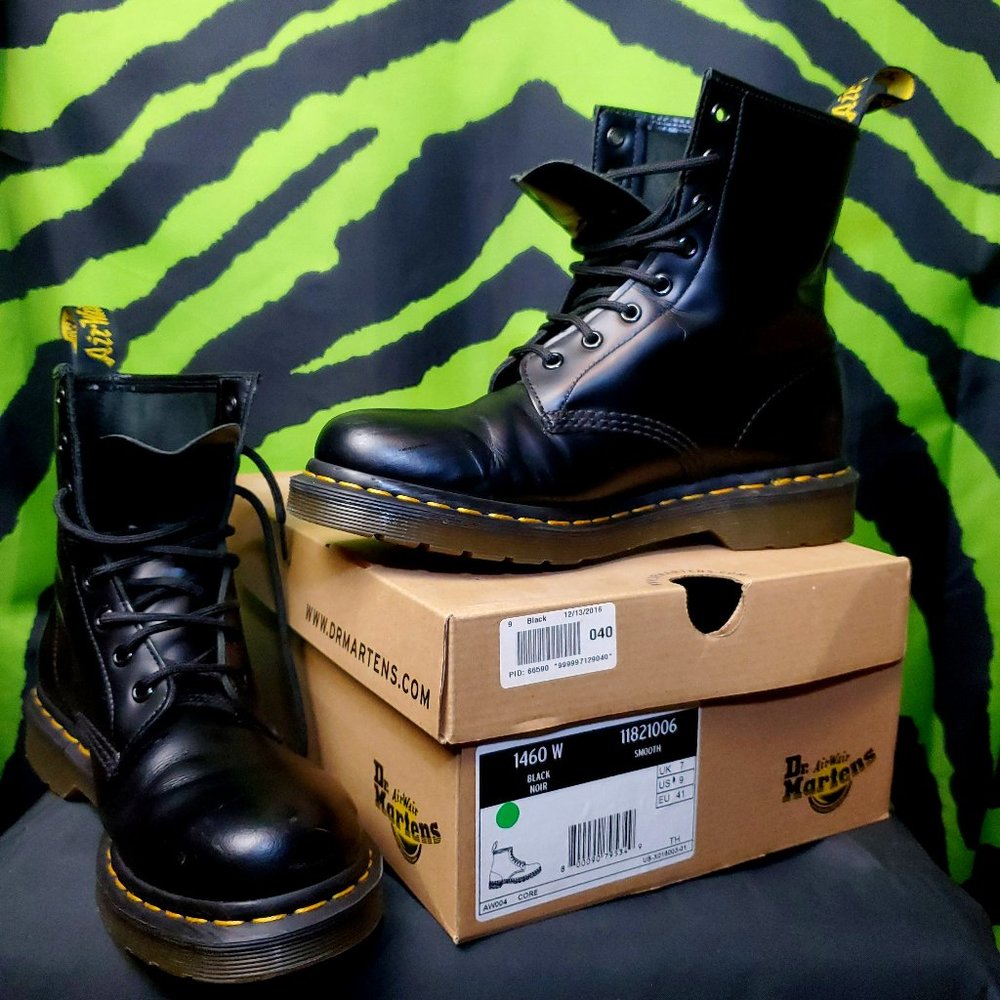 Dr. Marten 1460 Women's Smooth Black Leather Lace up Boot - Size 9 (with Box)
